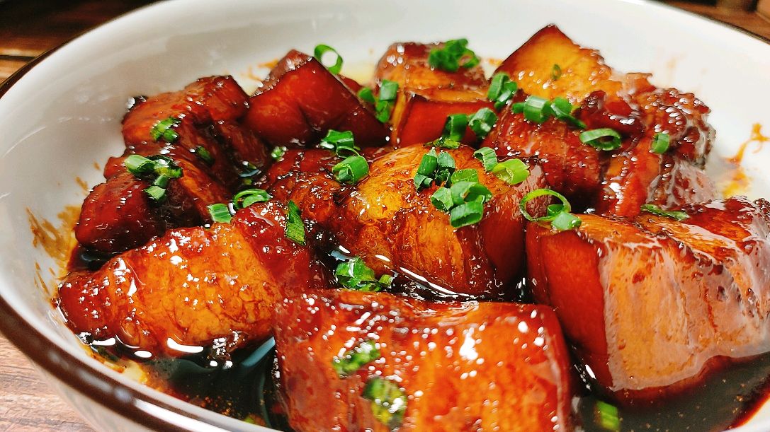 红烧肉怎么做?南方人家里面的家常做法非常简单,吃起来特别过瘾