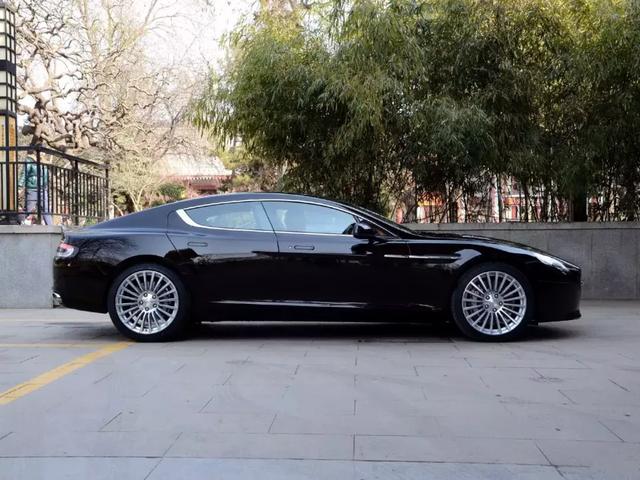 性能至上四门运动豪华轿跑车——阿斯顿马丁 rapide s