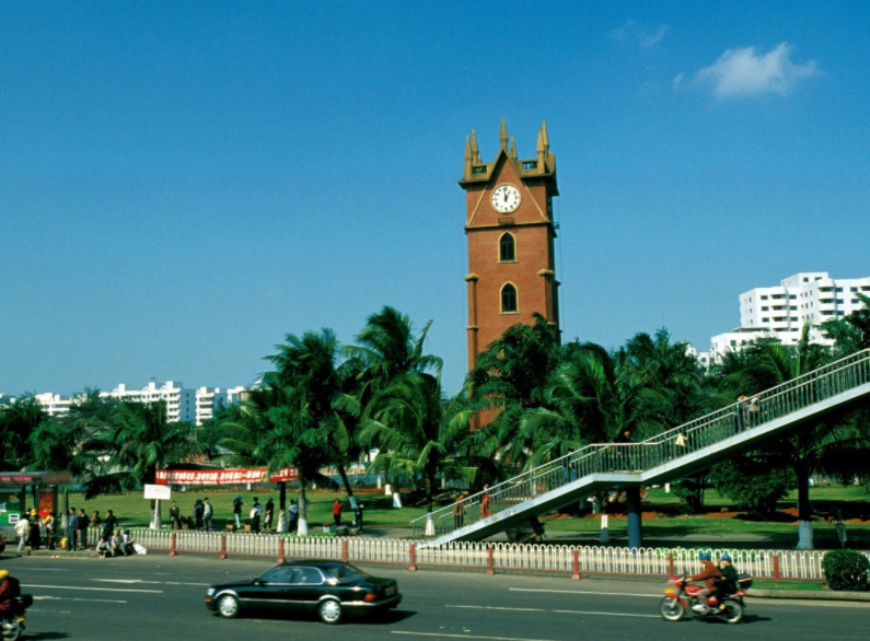 旅游景点:海口钟楼,地标钟楼,路过的时候抬头看一眼