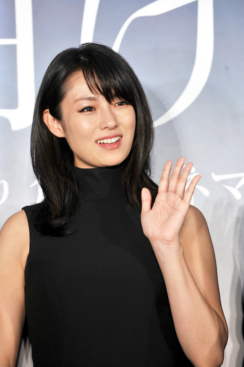 新垣结衣# #花泽香菜# 日本十大宅男女神排行榜: 第一名:新垣结衣