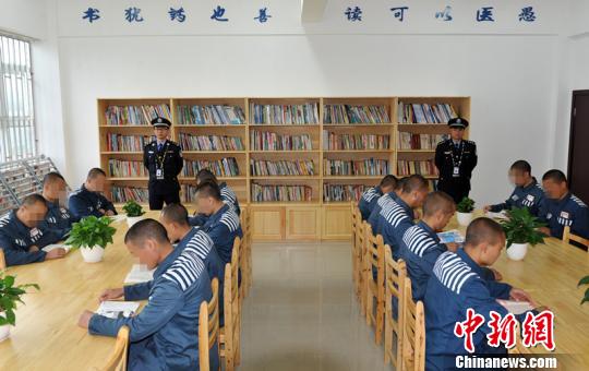 四川监狱民警传承接续 见证监狱改革开放历史巨变