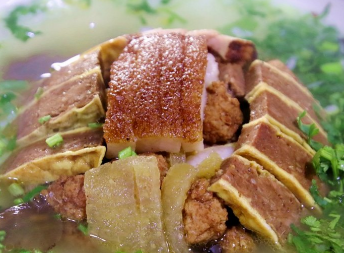 甘肃当地传统菜"天水杂烩,一道有肉丸子的小吃,甘肃人家常菜