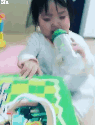 权律二动态表情包来袭 小时候的兔子妹也很