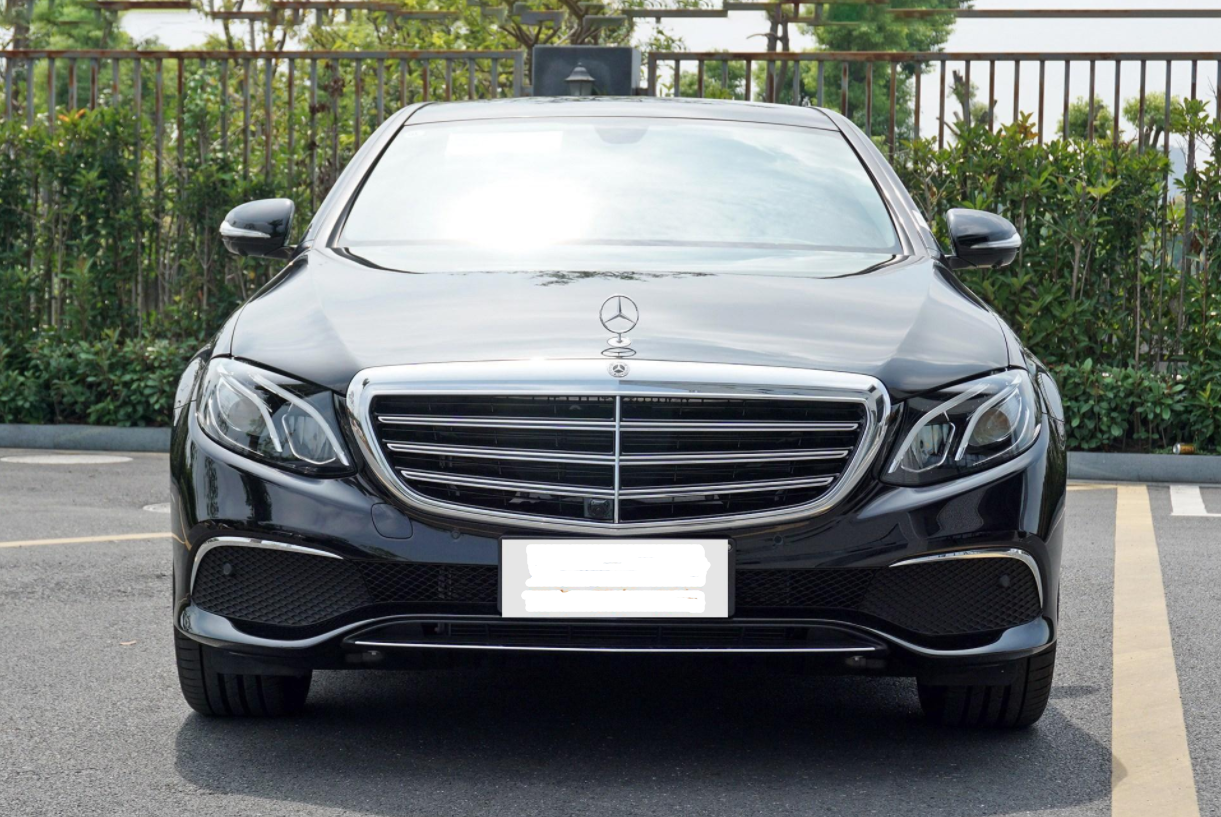 2019款奔驰e320,3.0t 9at比宝马5系还漂亮,开门奥迪a6也挡不住