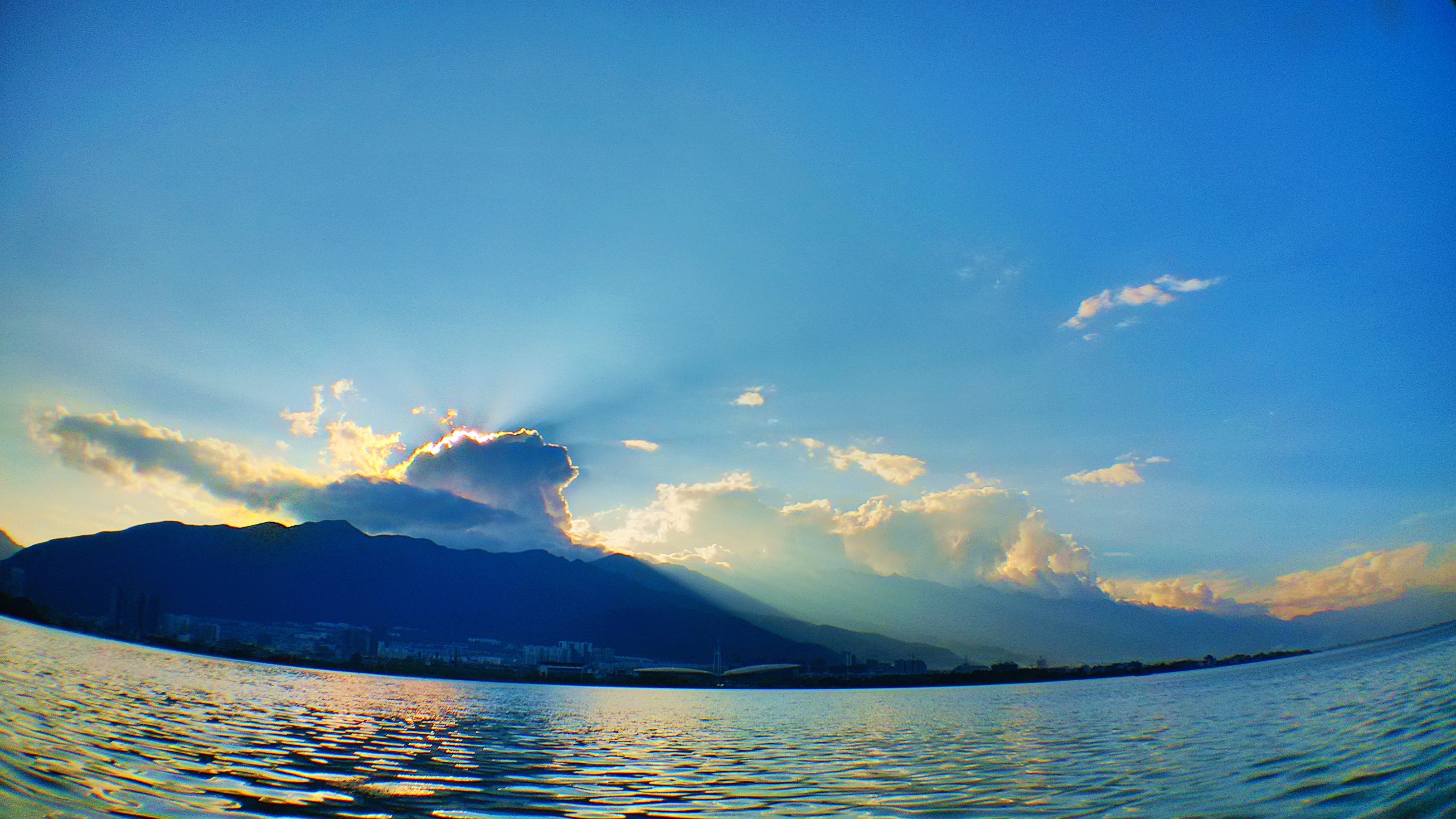 云南的苍山洱海素有风景画廊之称,具有典型的大理地区民族风情