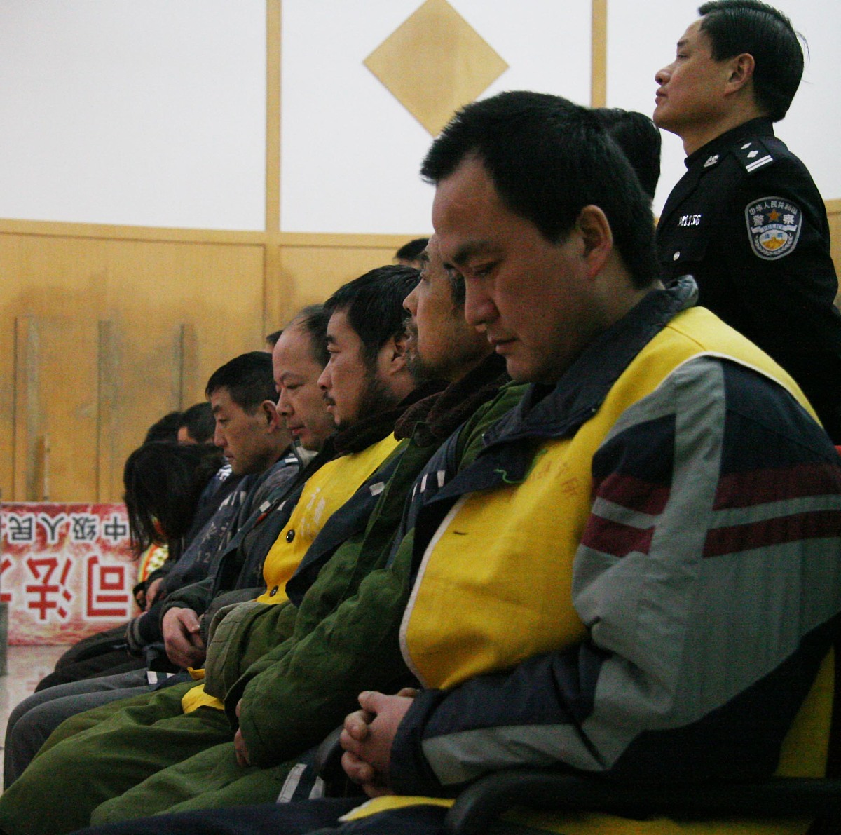 这起事件无疑给社会投下了一颗重磅炸弹