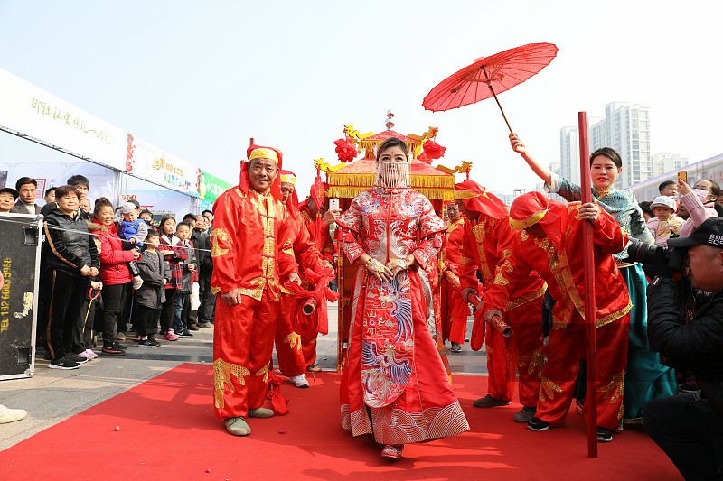 民国婚礼秀上演,不仅身穿汉服的新娘美,民族礼仪更美!