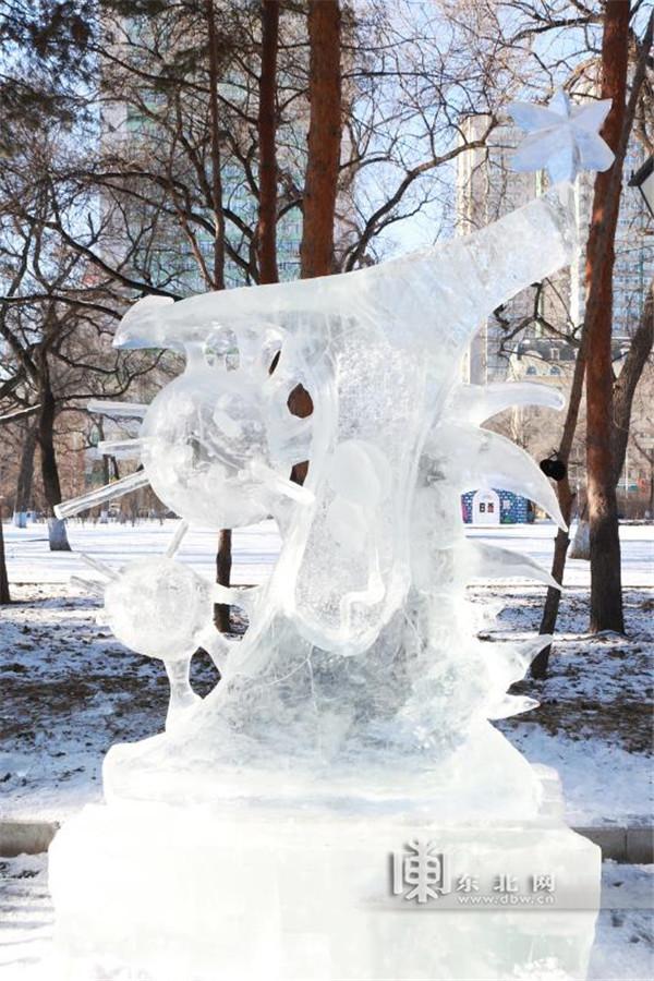 高校学生冰雕艺术作品展出