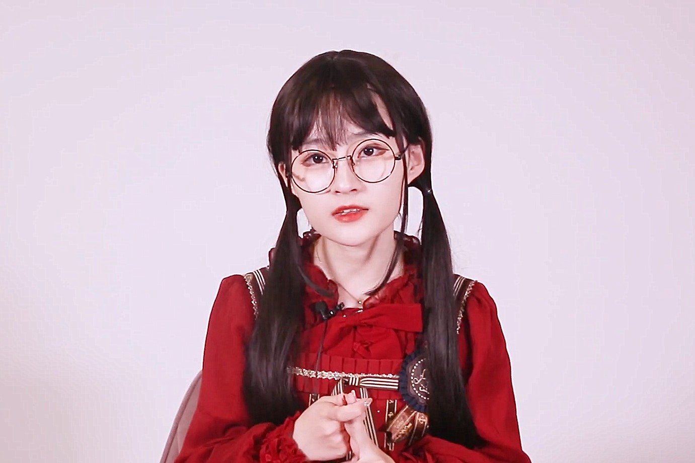 "夫人不吃鱼"整容了?开苹果前置秀美貌,大家却在关注她的鼻子