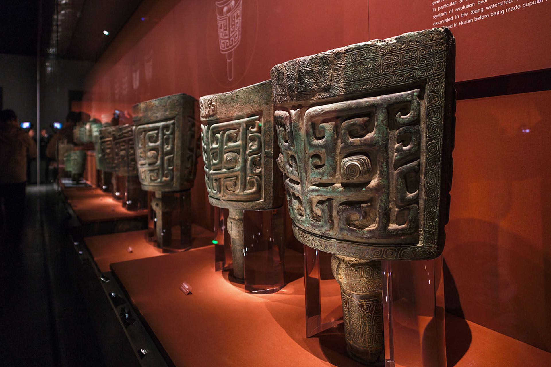 夜幕低垂,湖南省永州府一个不大的村庄里,洪秀全早已醉心于一种特殊的