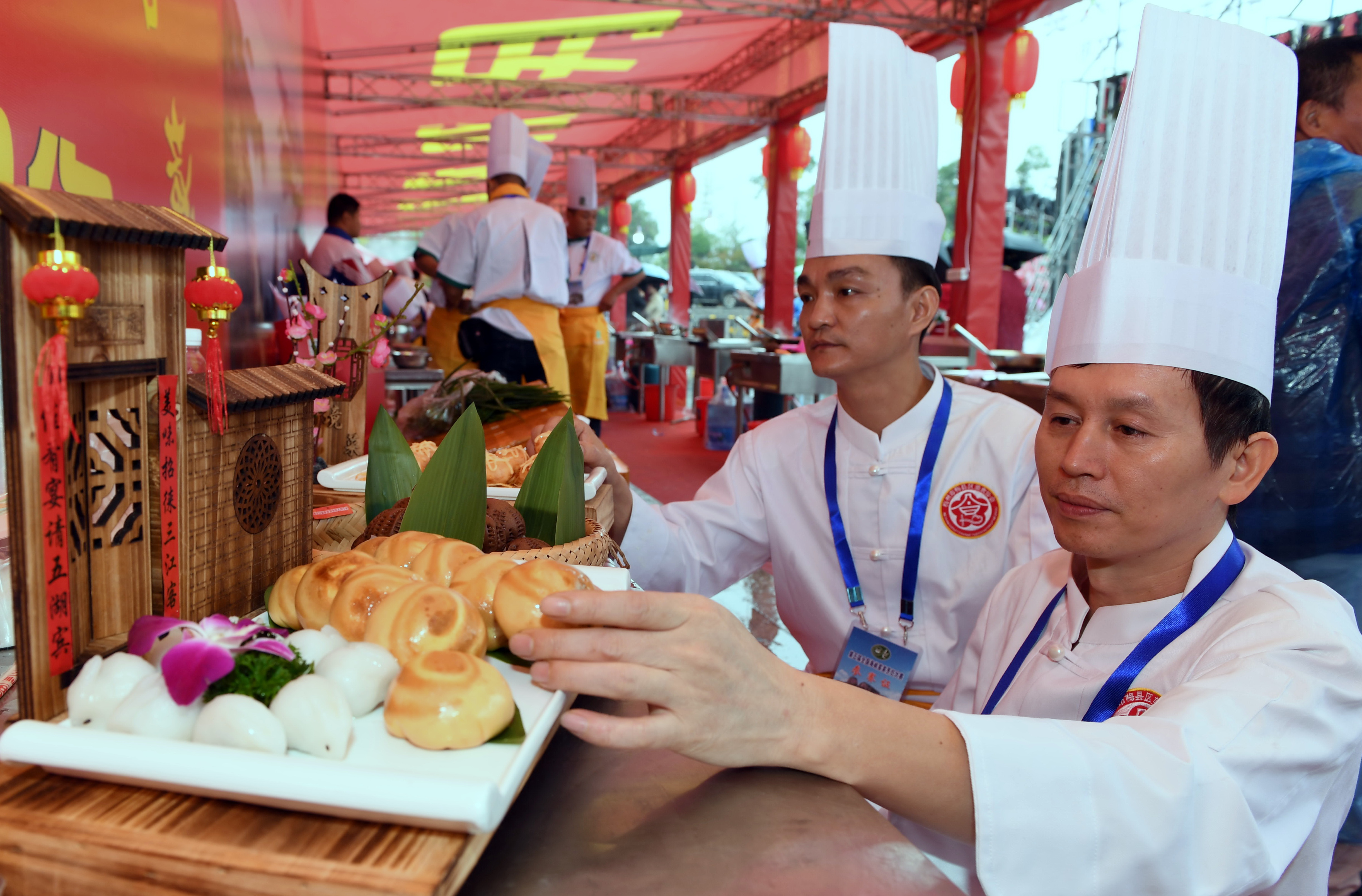 两岸厨师烹饪大赛比拼客家美食(2)