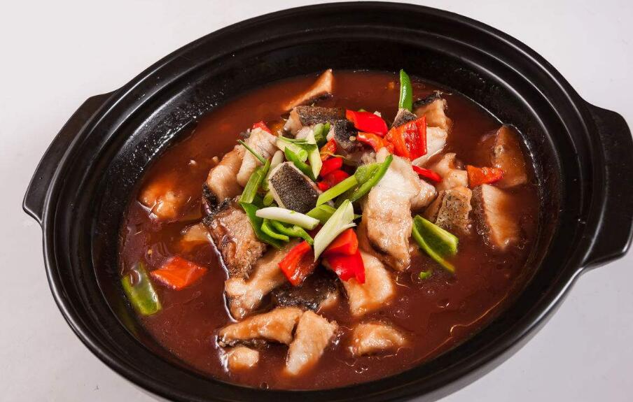 大理砂锅鱼是大理地方名菜之一,鱼肉滋嫩,味道鲜美,营养丰富