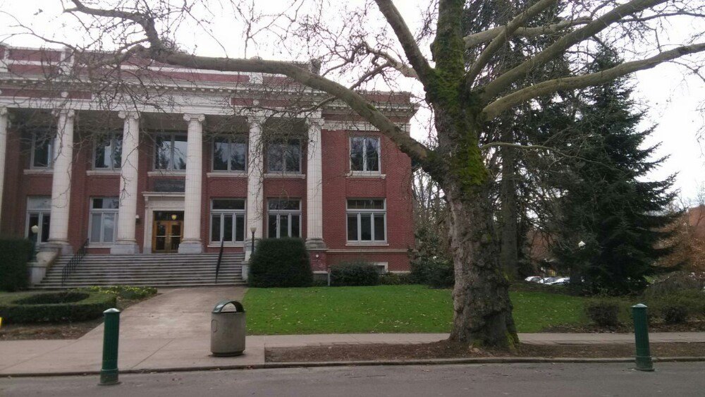 漫步美国尤金俄勒冈大学畅快游玩,校园历史悠久风景秀丽!