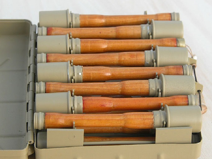 二战时期手榴弹巅峰之作:德军m24长柄手榴弹,敌人恐惧的理由!