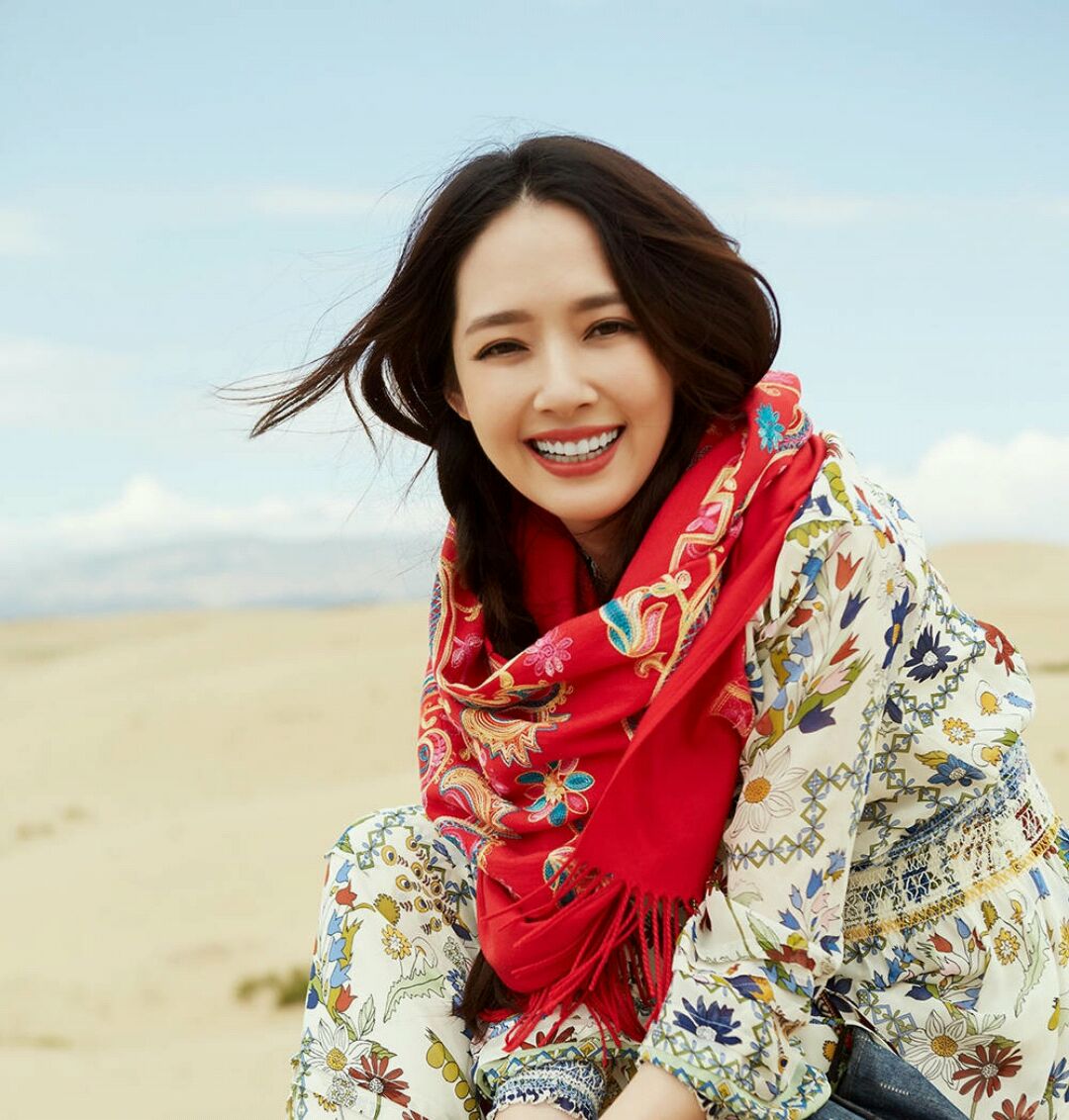 一组郭碧婷青海金沙滩旅拍美照!这才是最舒服的颜!