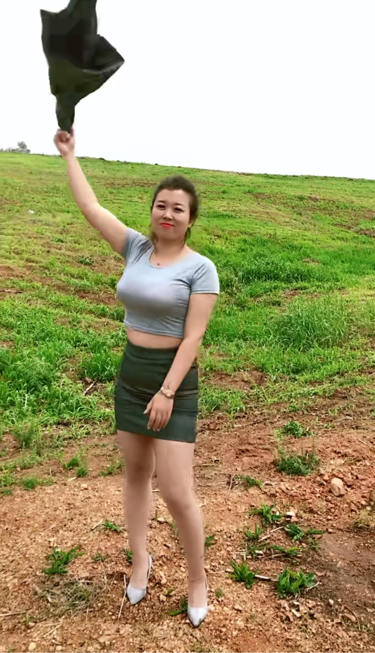 随拍:丰满熟女身材好,这里就是漂亮美女的集散地啊