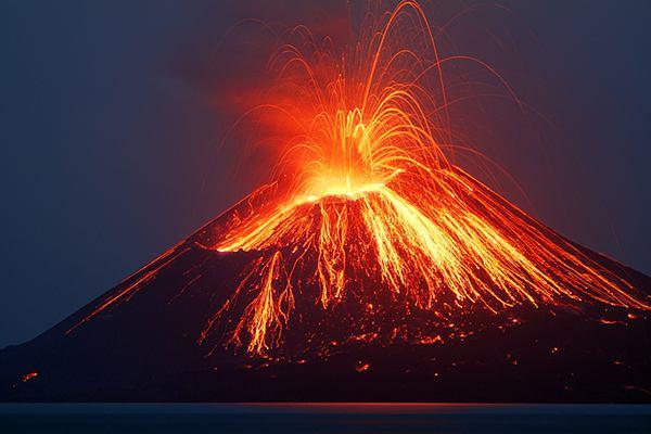 继克柳切夫和斯特龙博利火山喷发后,世界最大火山升级为黄色预警