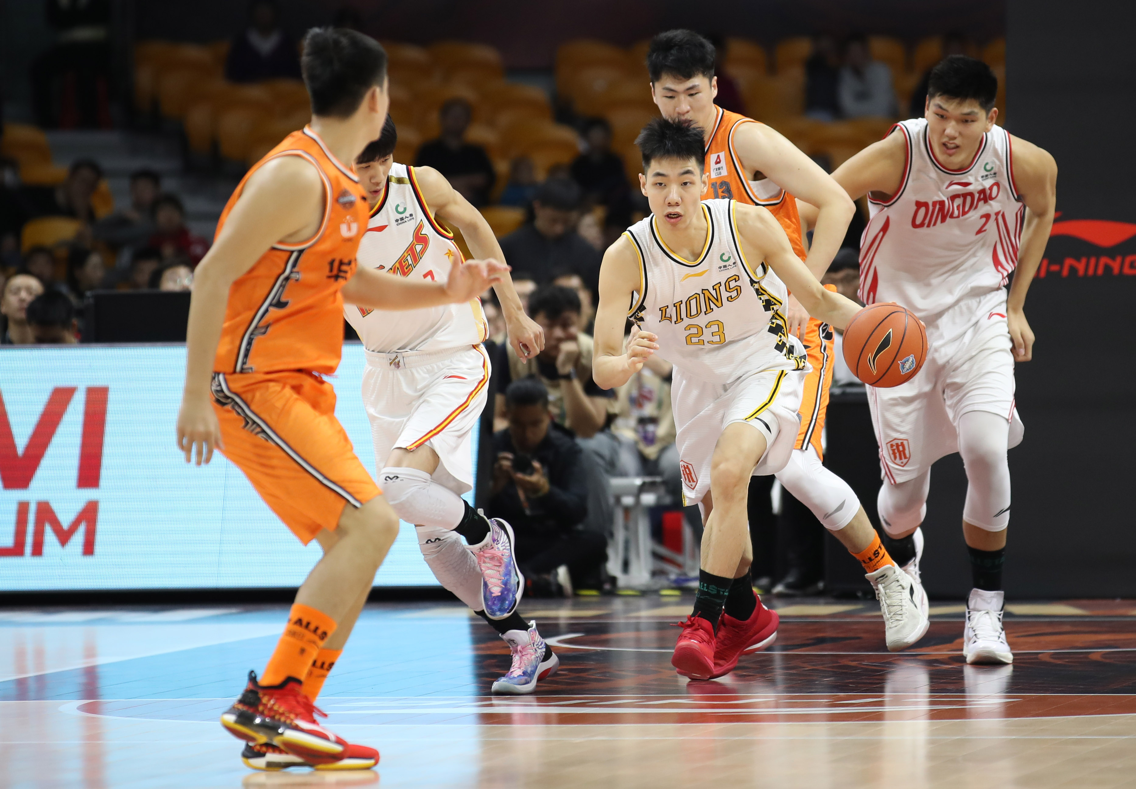 篮球——cba全明星星锐赛:cba星锐队胜中国大学生篮球战队