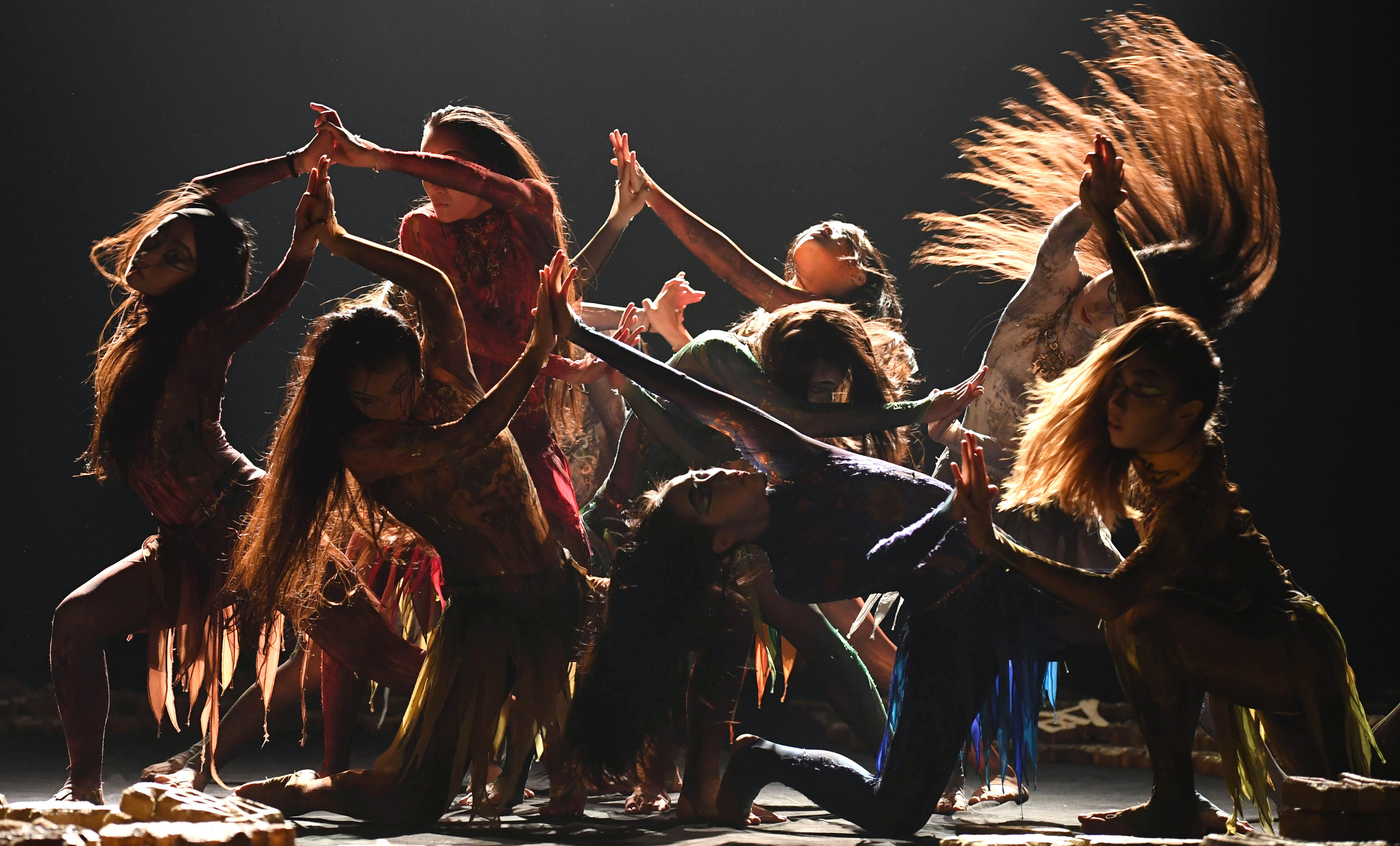 杨丽萍新舞剧《春之祭》在昆明上演(1)