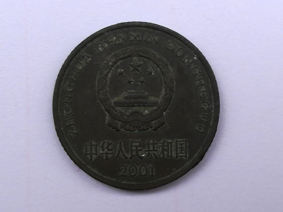 拾荒老人意外捡到一枚硬币,商人出价200,内中缘由感人!