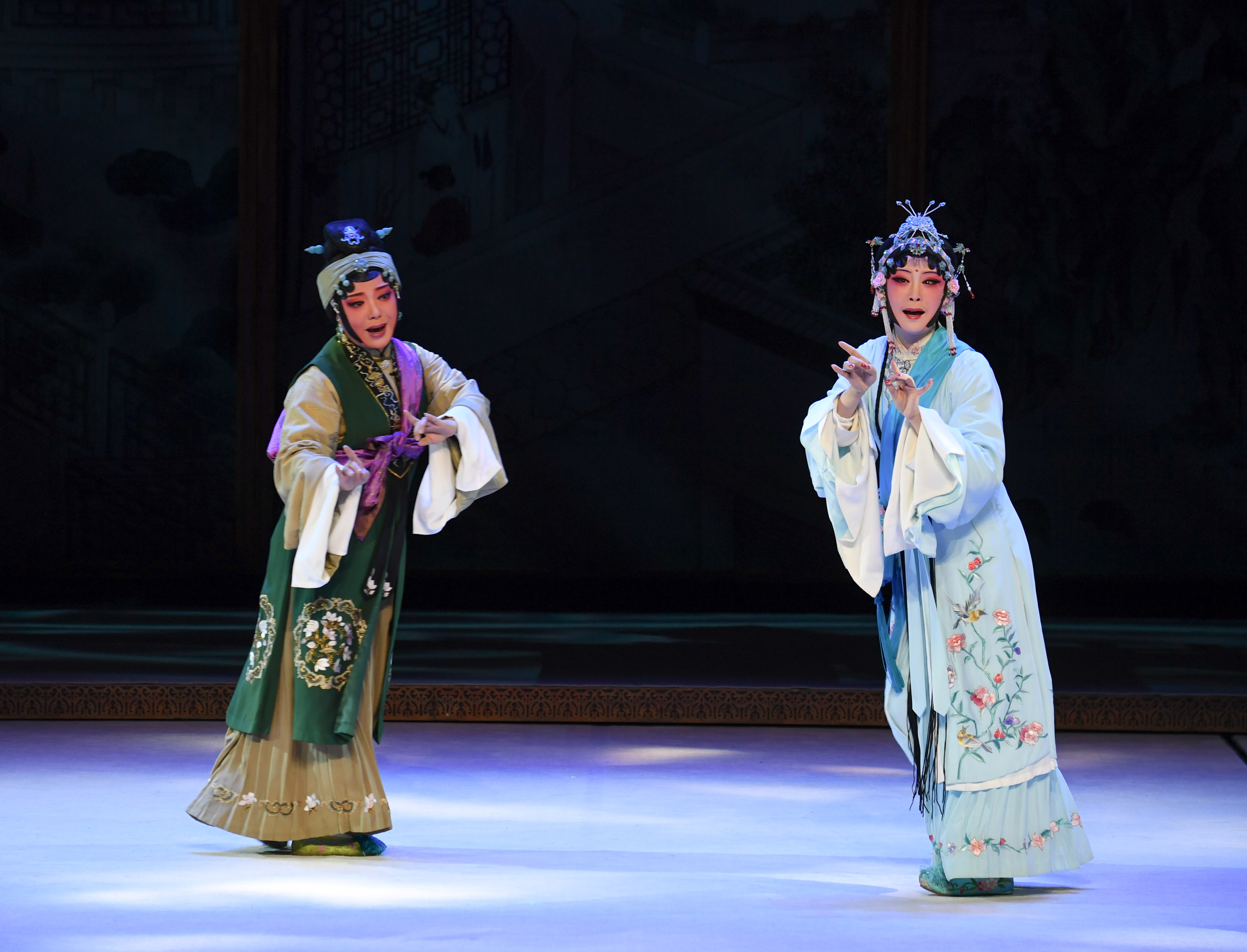 莆仙戏《踏伞行》亮相中国戏剧节(1)