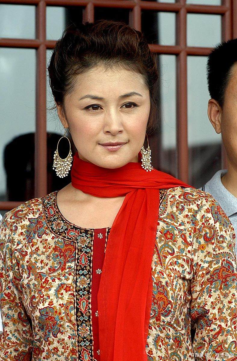 谢大脚扮演者叫谢红