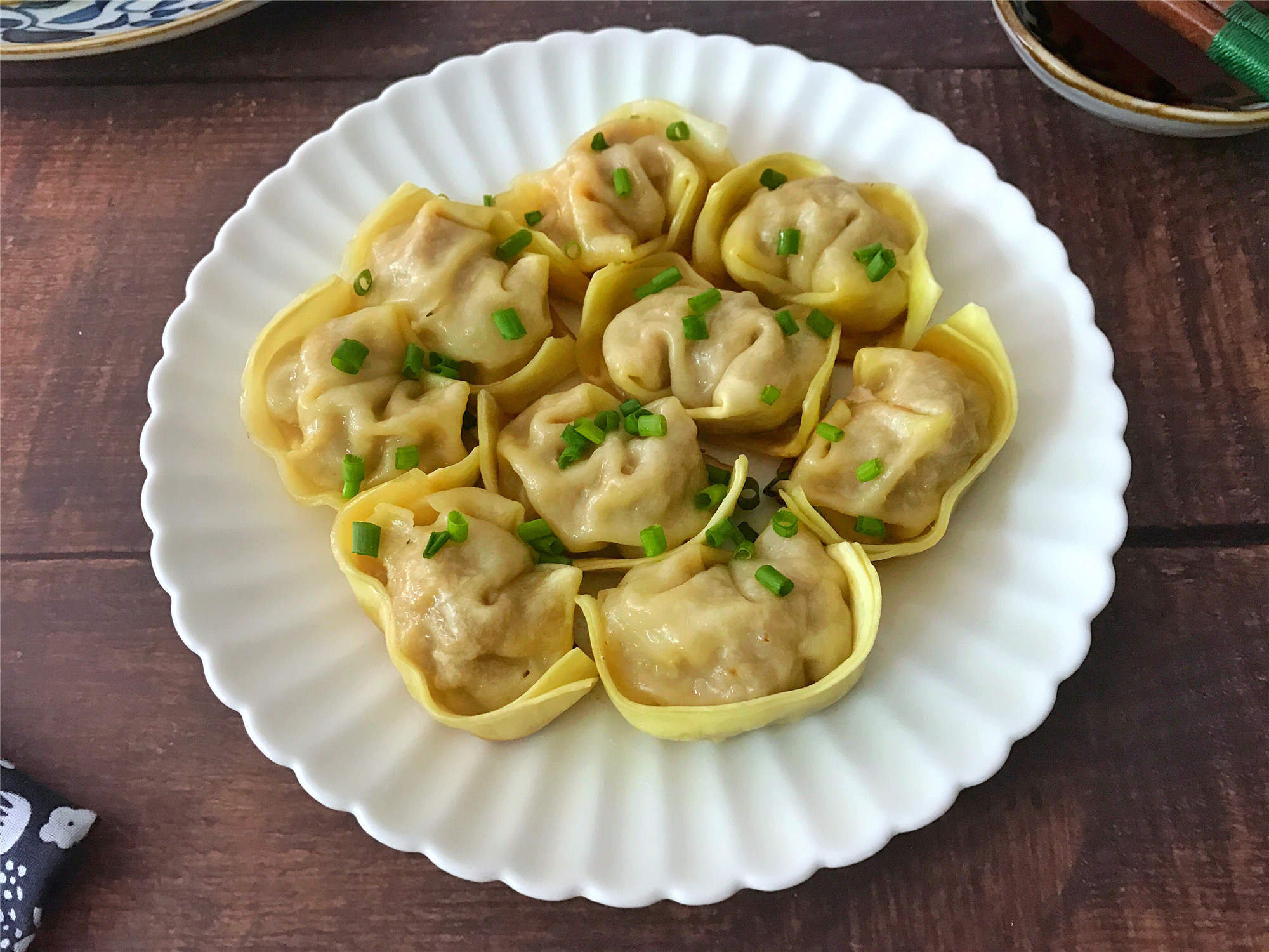 馄饨不煮不蒸,这种做法最馋人,香脆鲜美,出锅家人抢着吃