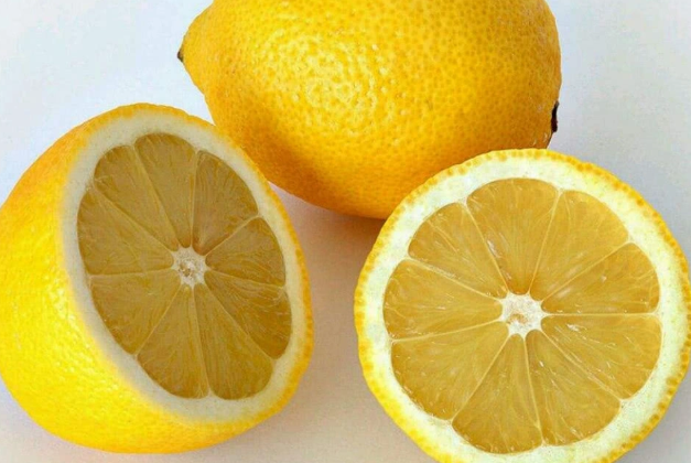 听到名字就能让人酸得流口水的几种水果,第一种就让人酸掉牙了