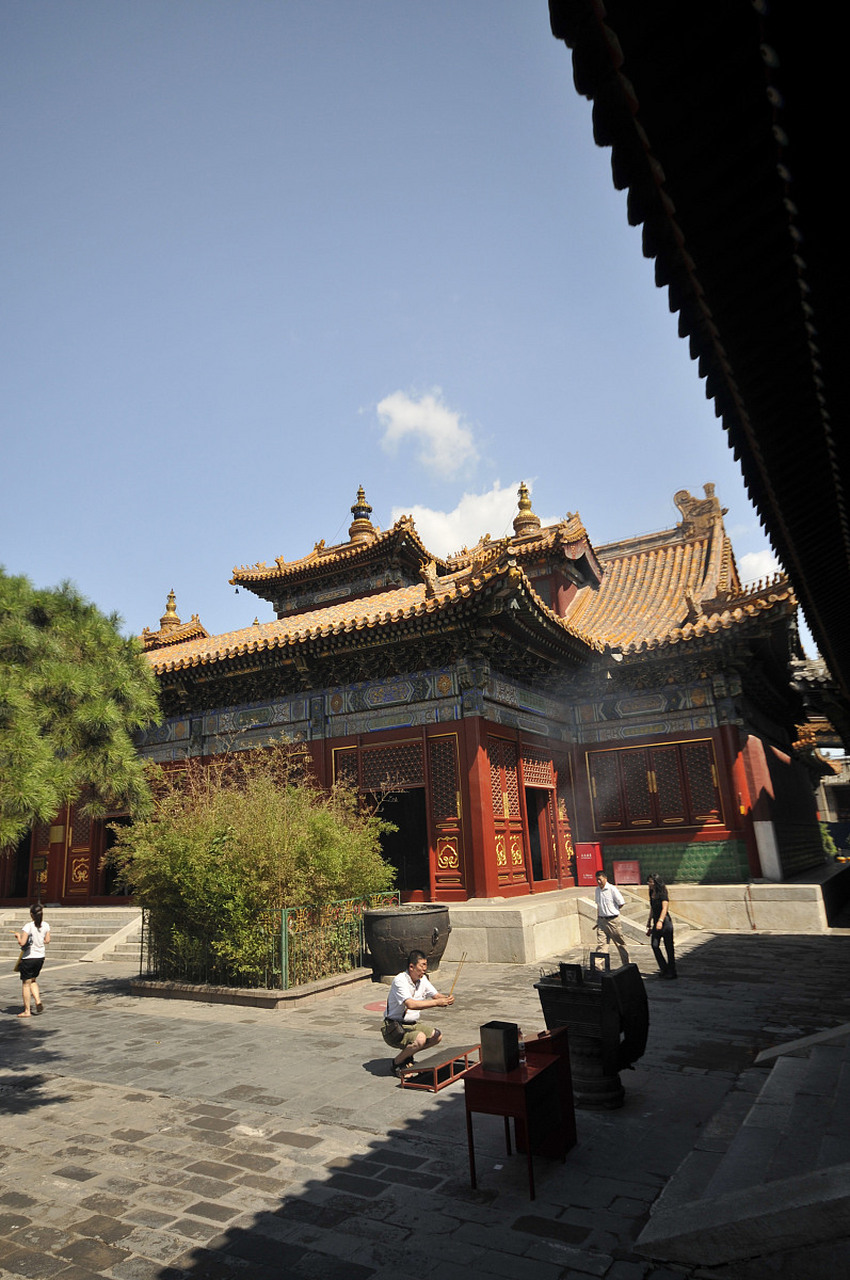 北京雍和宫是北京一座著名的藏传佛教寺院,位于北京市东城区雍和宫