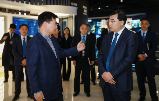 苏宁张近东与伊利董事长潘刚会面 双方战略合作升级