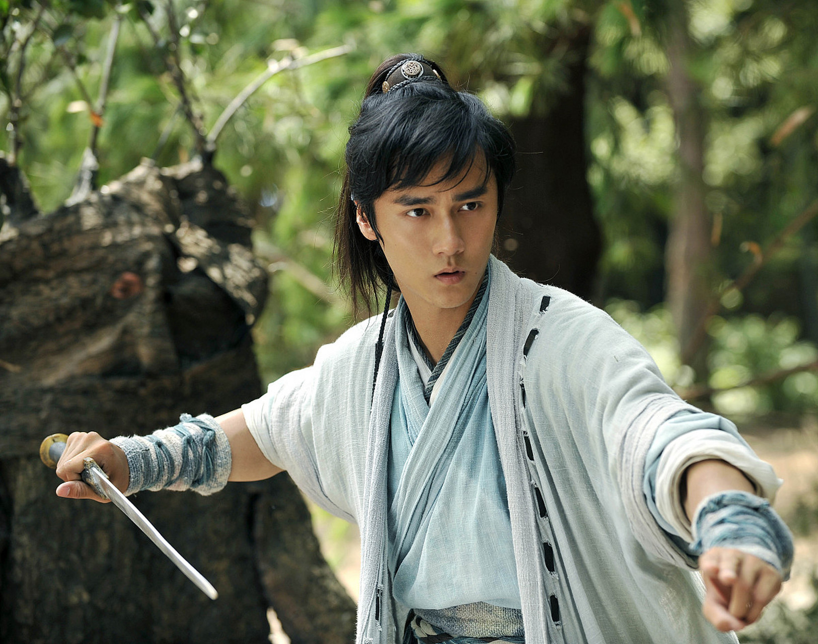 吴承恩有一首天仙子写的不错: 茅舍数椽山下盖,松竹梅兰真可爱.