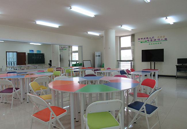 海南省第二中学团体辅导室中的团辅工具 心理咨询室的布置建设要遵循