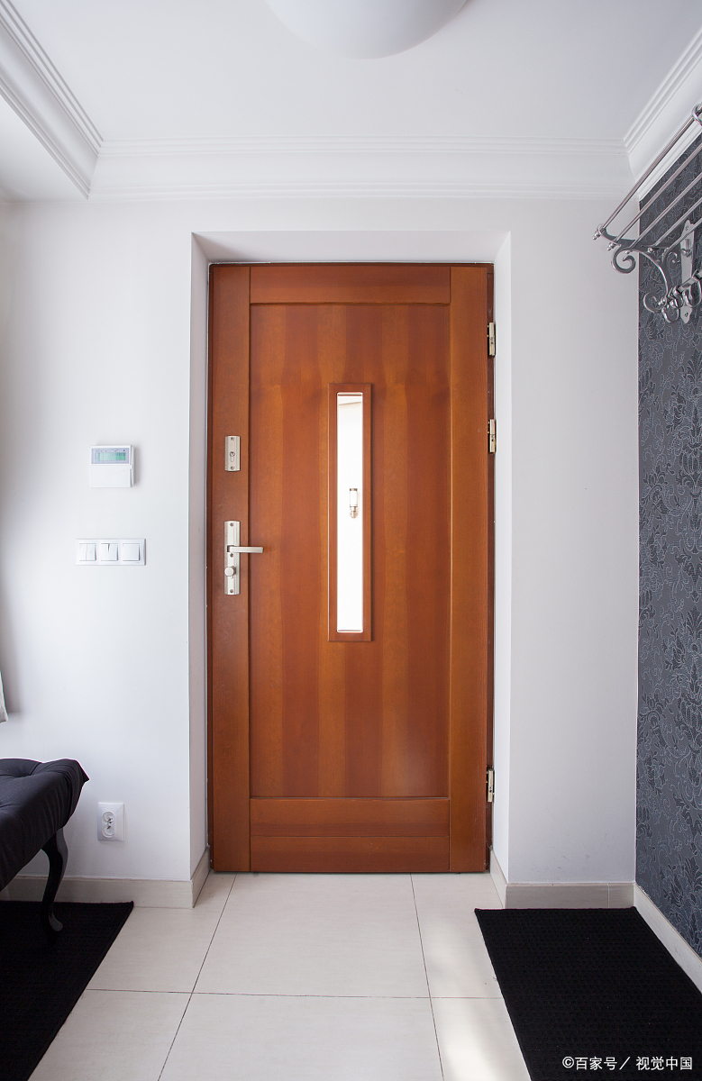 想象一下,当你从外面回家或者有客人来访,首先映入眼帘的就是那扇门.