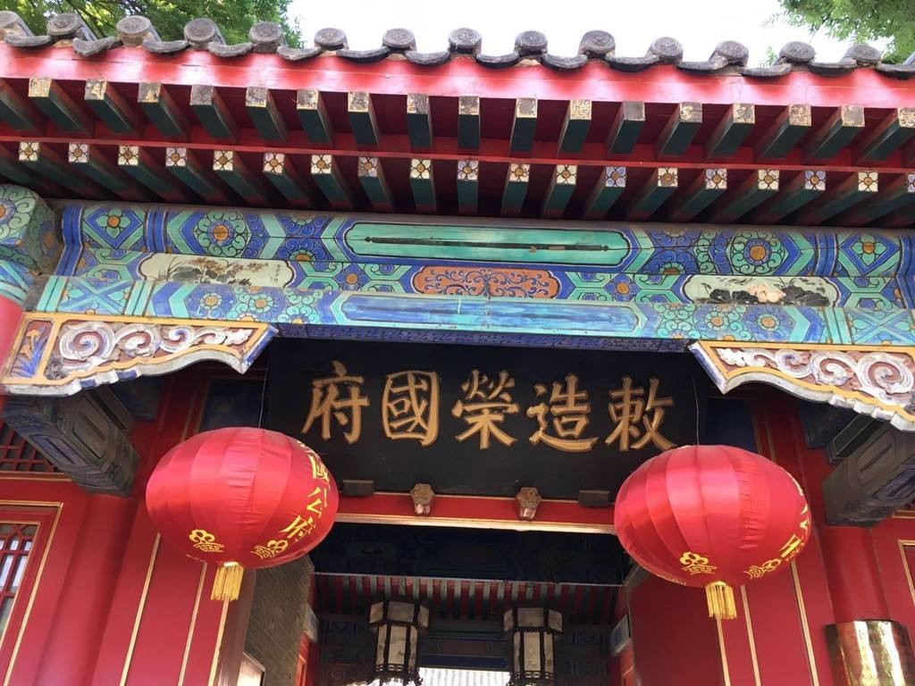 比娱记敬业,比狗仔队会打探,比政治家懂权术,贾府这群人真厉害