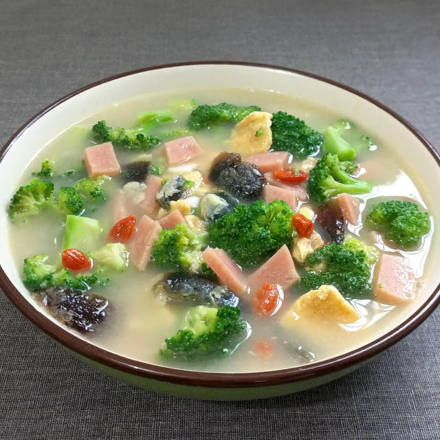 上汤西兰花这样做,清淡好吃,简单易学,干净又卫生