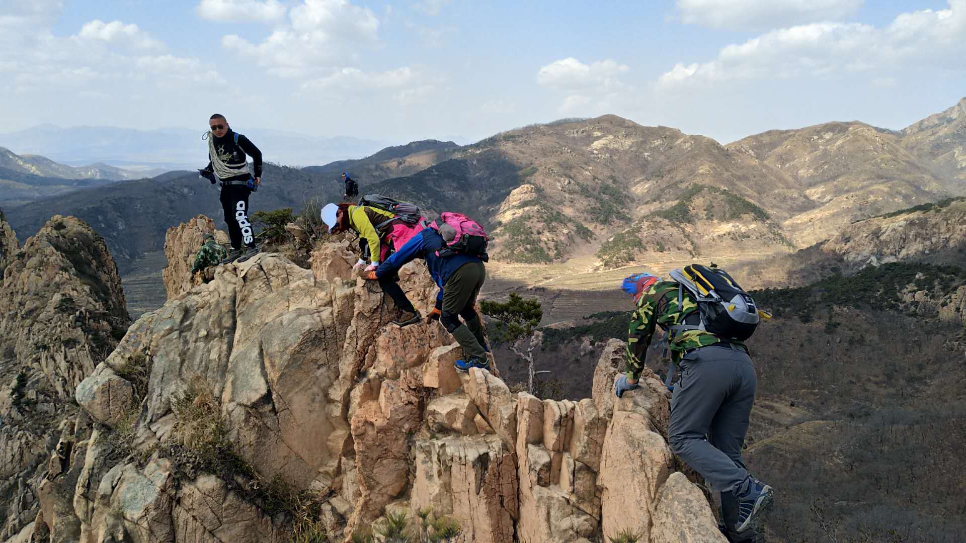 中国"最险峻"的两个山脊:山脊如刀刃,最窄处仅几厘米