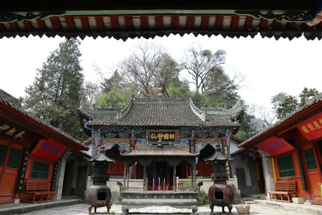 圭峰山,常听人议论秦岭北麓哪里的红叶最好,大寺,黄柏塬的都不错,只是