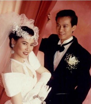 25岁时嫁给42岁的郑少秋,承认逼走沈殿霞,如今生活过得并不如意