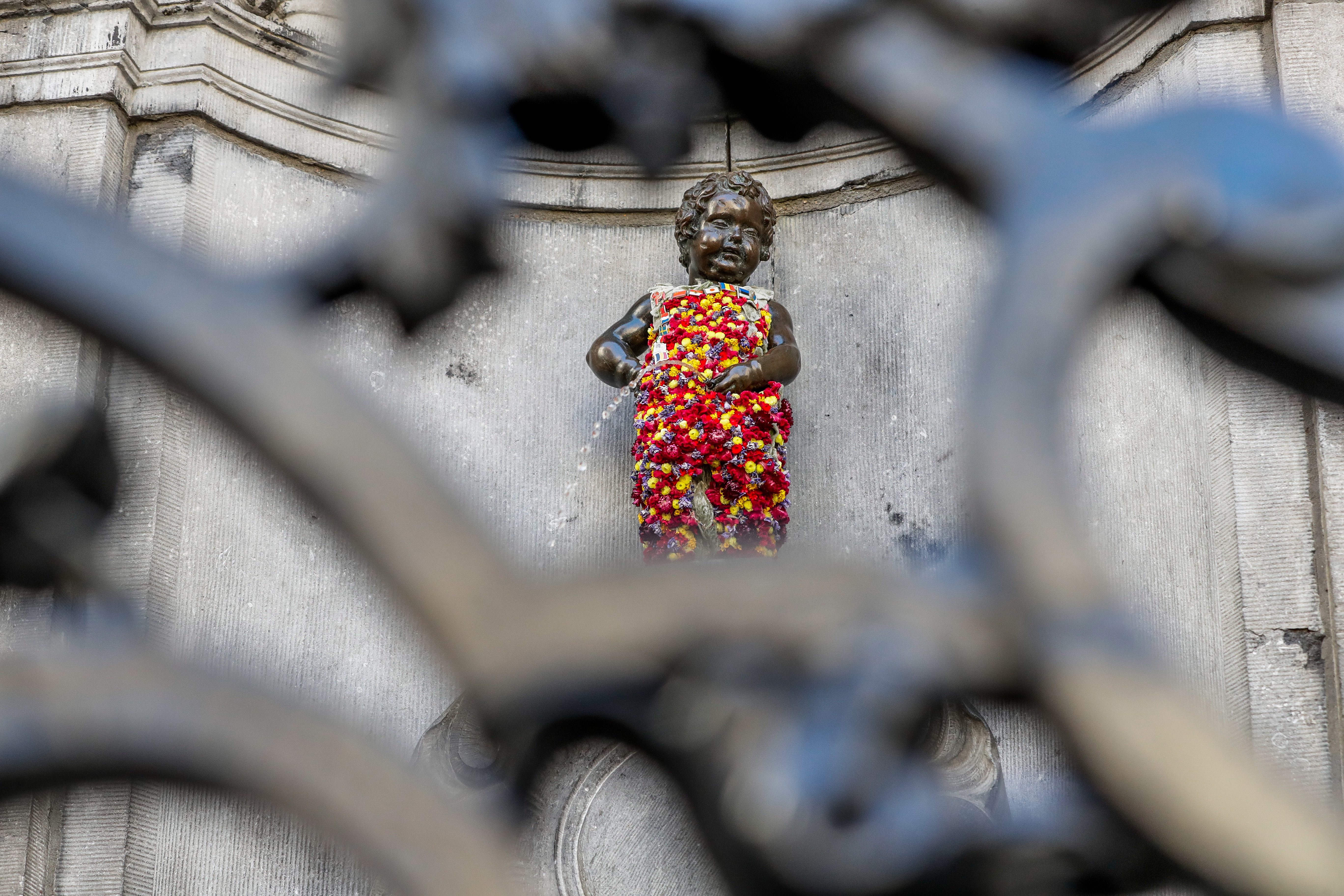 布鲁塞尔"小尿童"穿花衣(2)