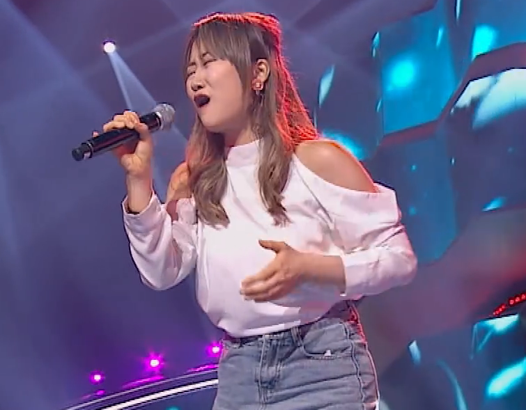 【中国好声音:女学员手舞足蹈靠唱功征服全场,导师未转身先动情】