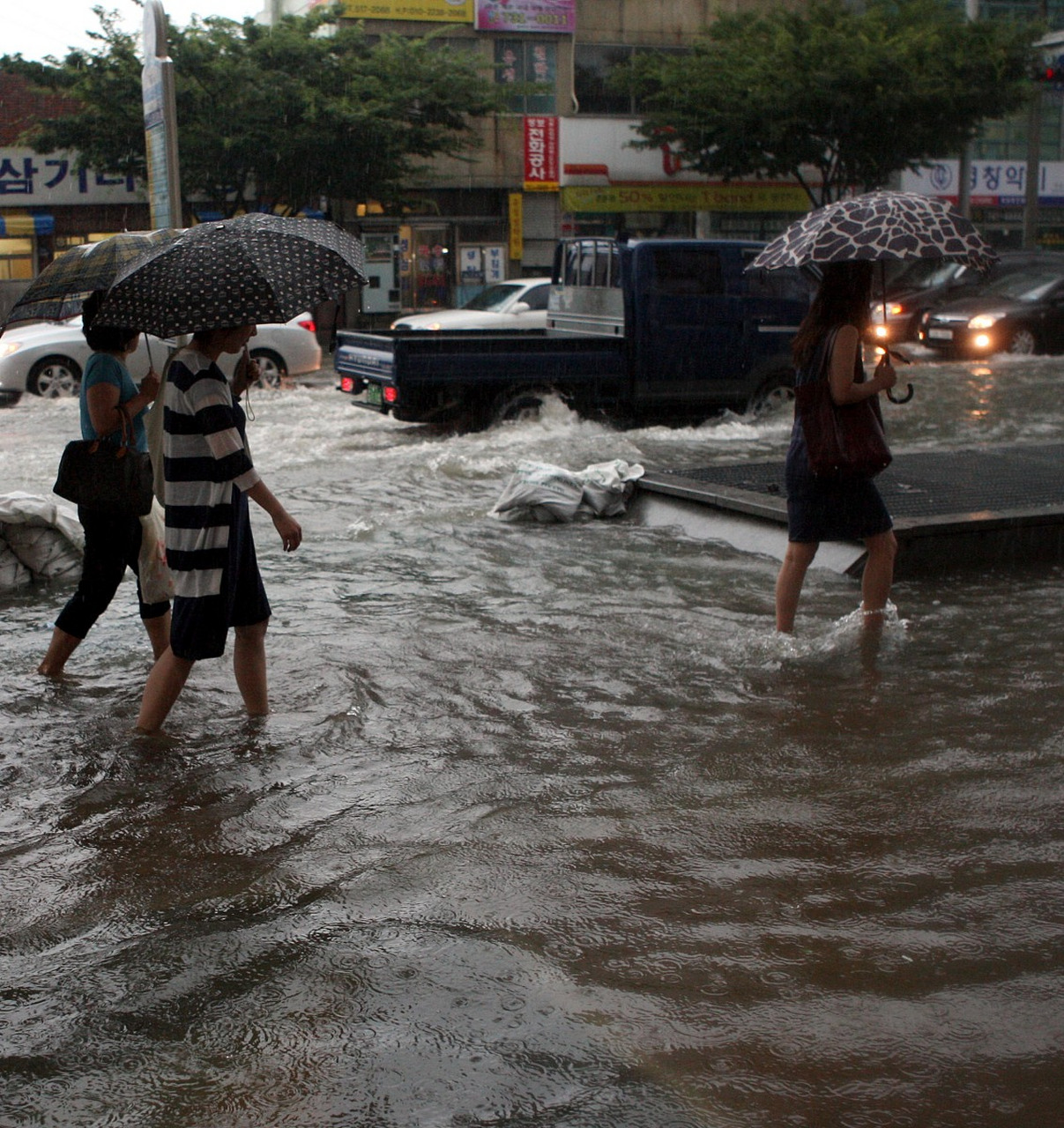 福州特大暴雨# 福州特大暴雨是一场罕见的自然灾害,给福州市民带来了