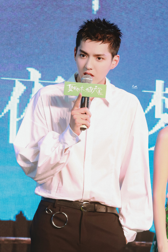潮品#wyf kriswu 51f #吴亦凡壁纸#今晚又可以看到会动的阿凡啦@mr