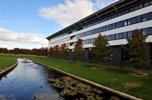 英国留学只知道红砖和g5?今天介绍"平板玻璃大学"