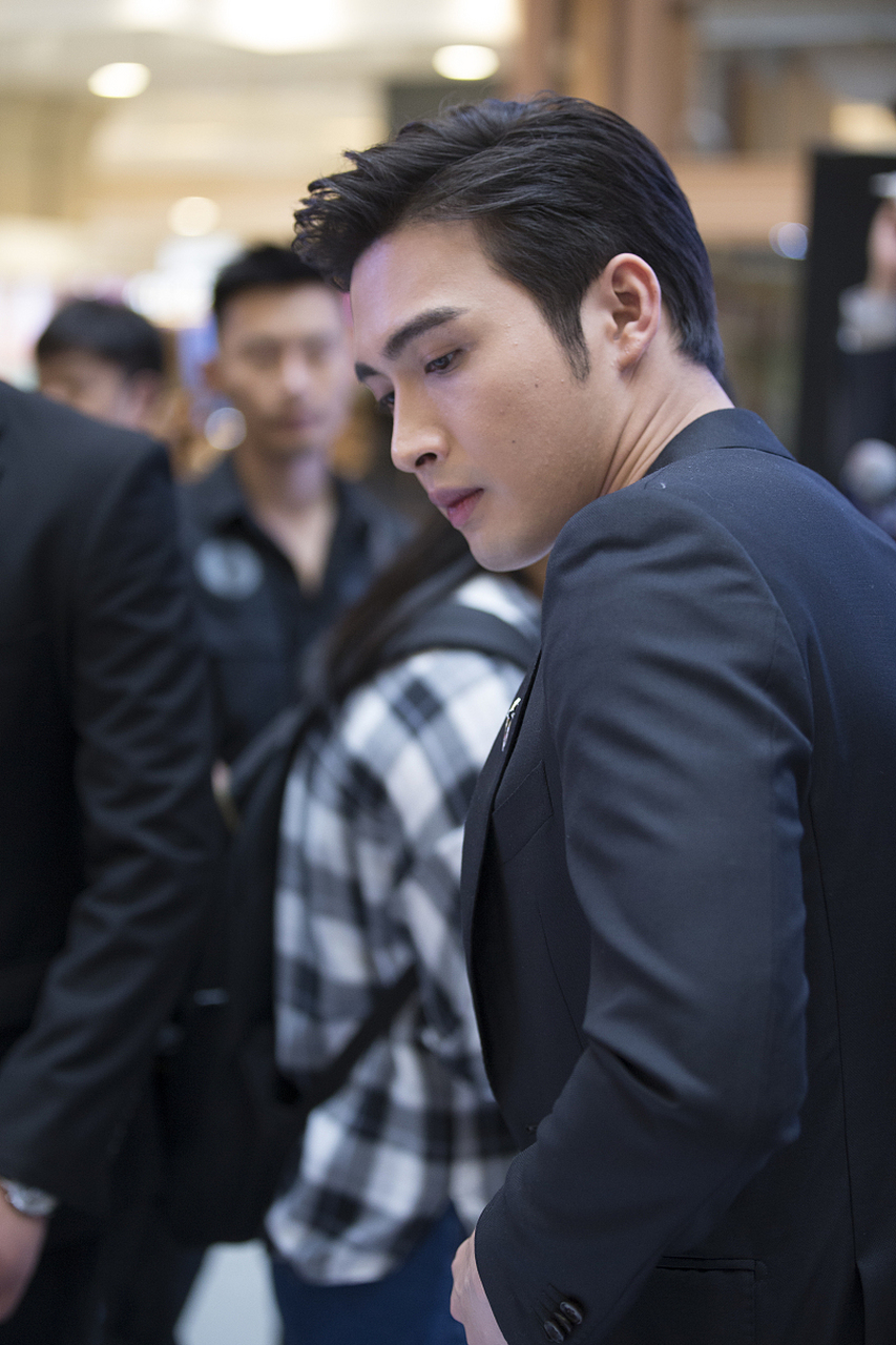 张彬彬以后想多拍摄一些现实题材作品,努力跟业内实力派戏骨演员们