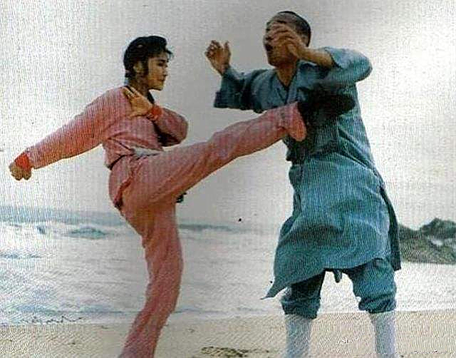 黑沙掌 鸳鸯腿 当年学了这部电影,我坐了60天轮椅,想到就脚疼!