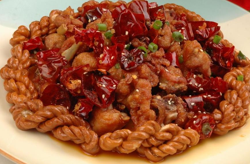 确认过眼神,是你最爱吃的重庆辣子鸡.和麻花在一起的辣子鸡也很好吃.