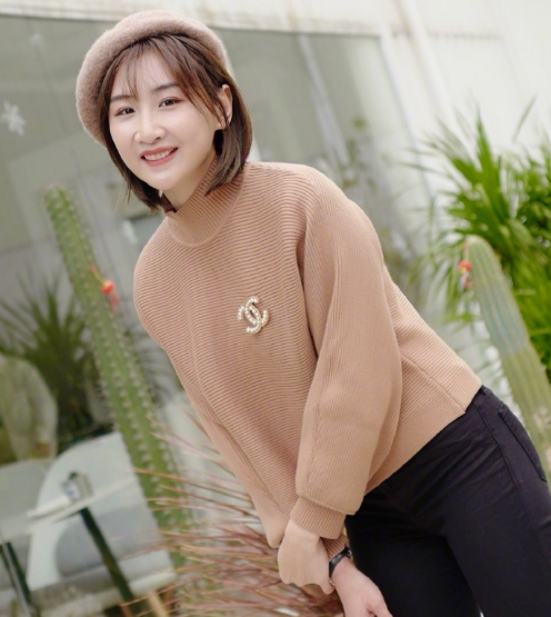 何雯娜晒近照,调皮称:冲出99斤,是我对春节最起码的尊重