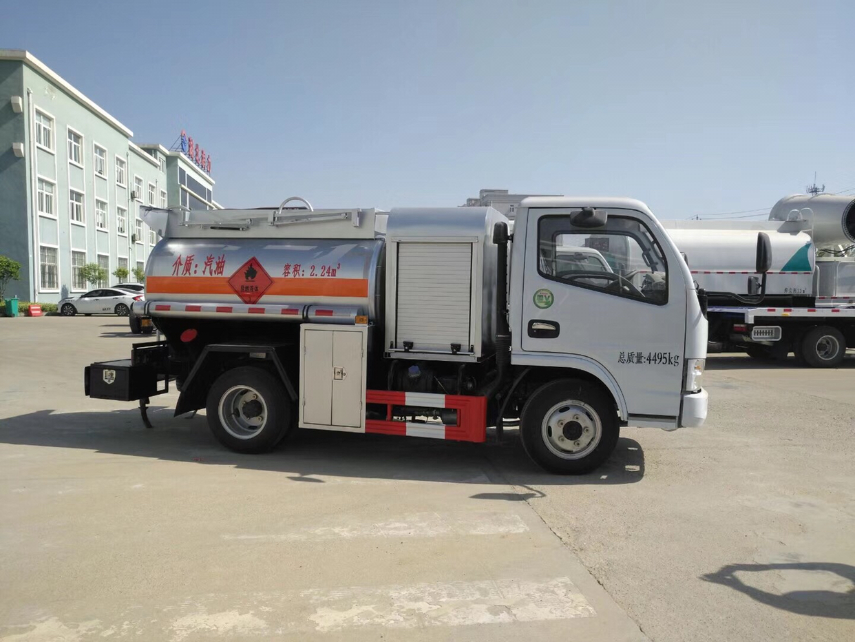 东风蓝牌汽油运输车