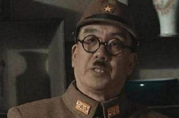 日军为何喜欢留一撮"板刷胡"?这种胡子不是日本人的专利