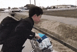 精选gif:今天的摩托车到底咋了,很不听话啊!